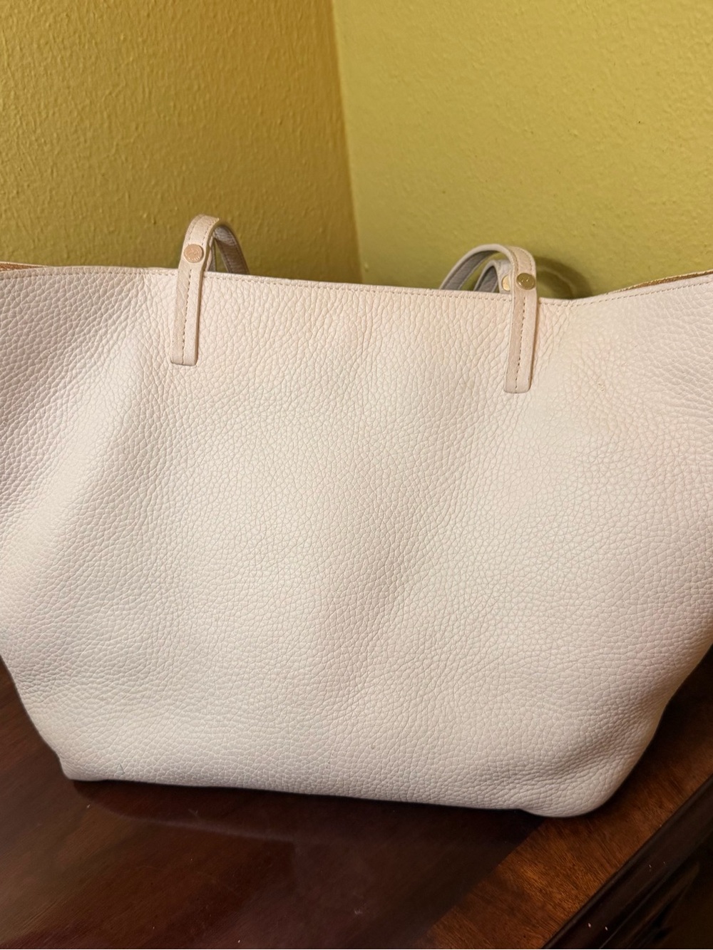 Gigi New York Women's Soft Pebbled Tote Bag in Light Beige
